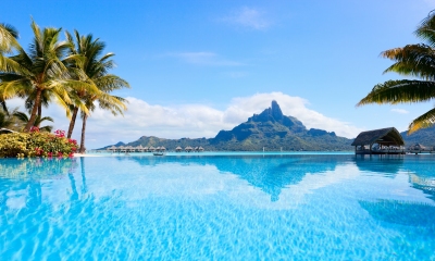 Infinity Pool mit Aussicht auf Bora Bora (BlueOrange Studio / stock.adobe.com)  lizenziertes Stockfoto 
Informazioni sulla licenza disponibili sotto 'Prova delle fonti di immagine'